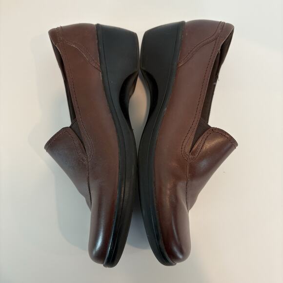 CLARKS Bendables Leather Slip On Shoes Size 9M Brown Wedge Comfort 38630 - Picture 6 of 8